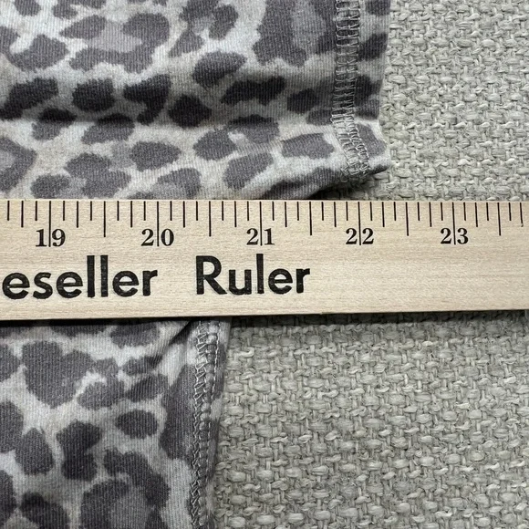 NWOT Calme Shirt Women Medium Tan Leopard Animal Print Boxy Cropped Cotton Blend - Picture 6 of 7